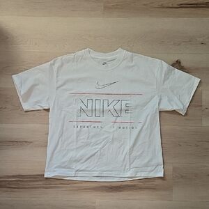 NWT Nike Tee, Size Medium
